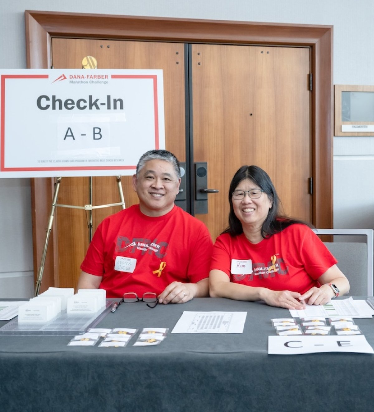 DFMC volunteers help runners check-in on race weekend